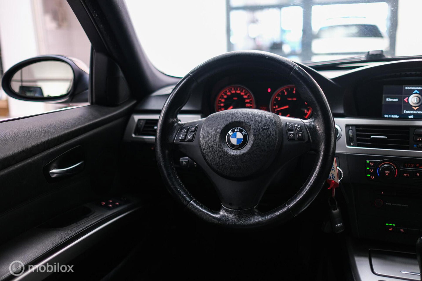 BMW 3-serie 330i Executive 258 pk | Xenon | Leder | Navigatie | Automaat | PDC | e90 | youngtimer |