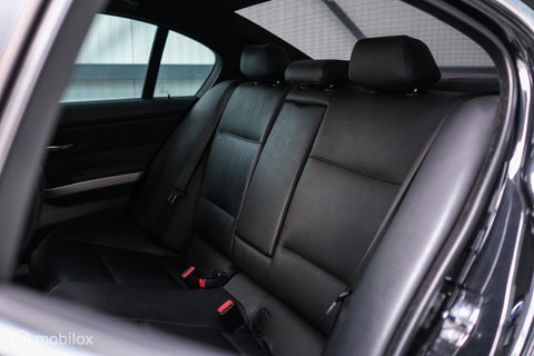 BMW 3-serie 330i Executive 258 pk | Xenon | Leder | Navigatie | Automaat | PDC | e90 | youngtimer |