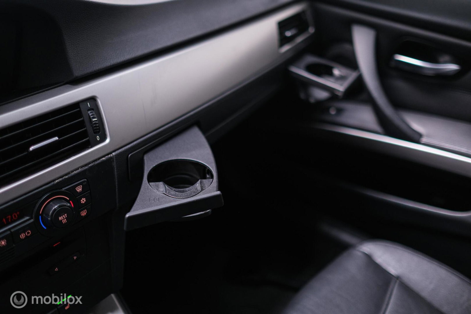 BMW 3-serie 330i Executive 258 pk | Xenon | Leder | Navigatie | Automaat | PDC | e90 | youngtimer |