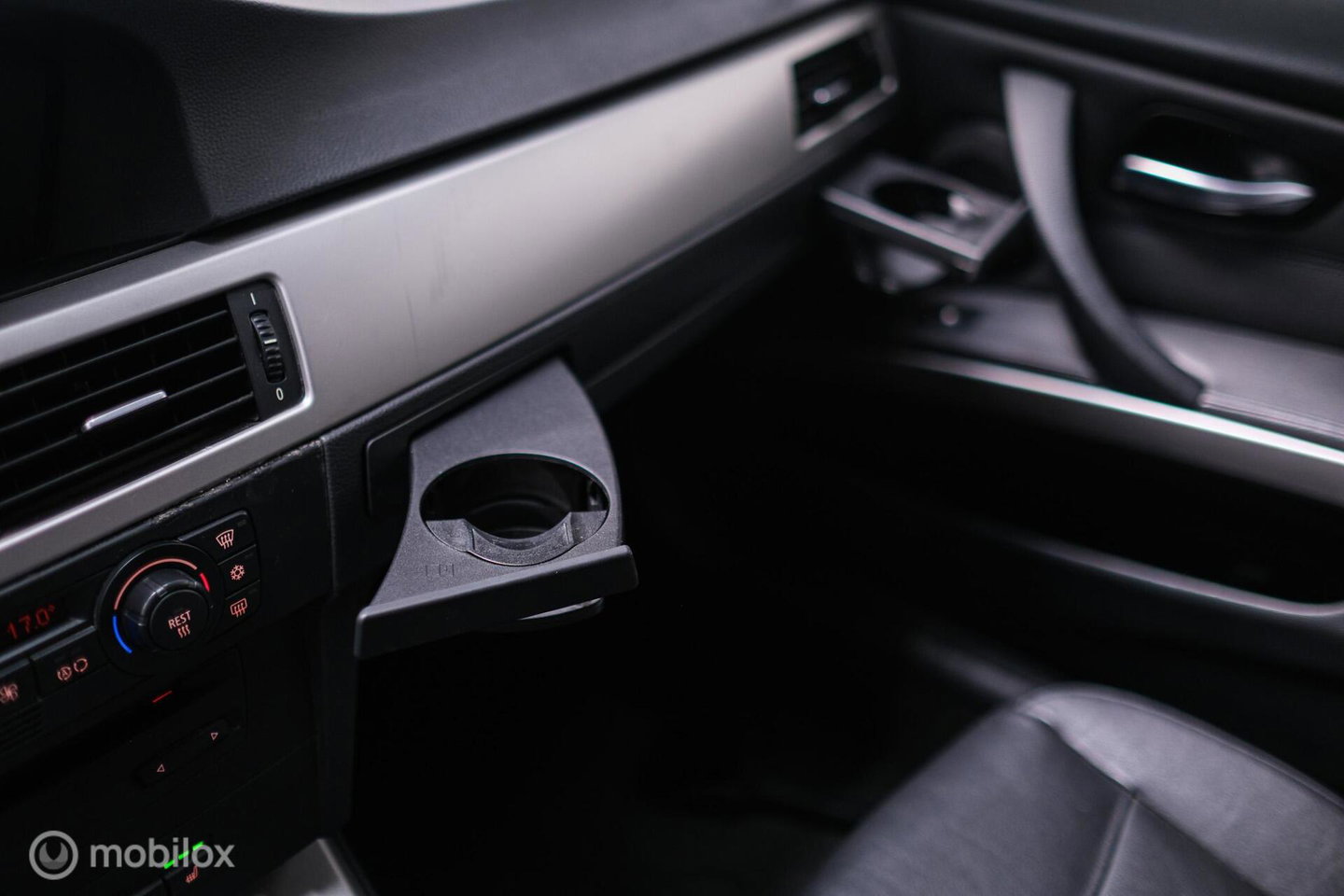 BMW 3-serie 330i Executive 258 pk | Xenon | Leder | Navigatie | Automaat | PDC | e90 | youngtimer |