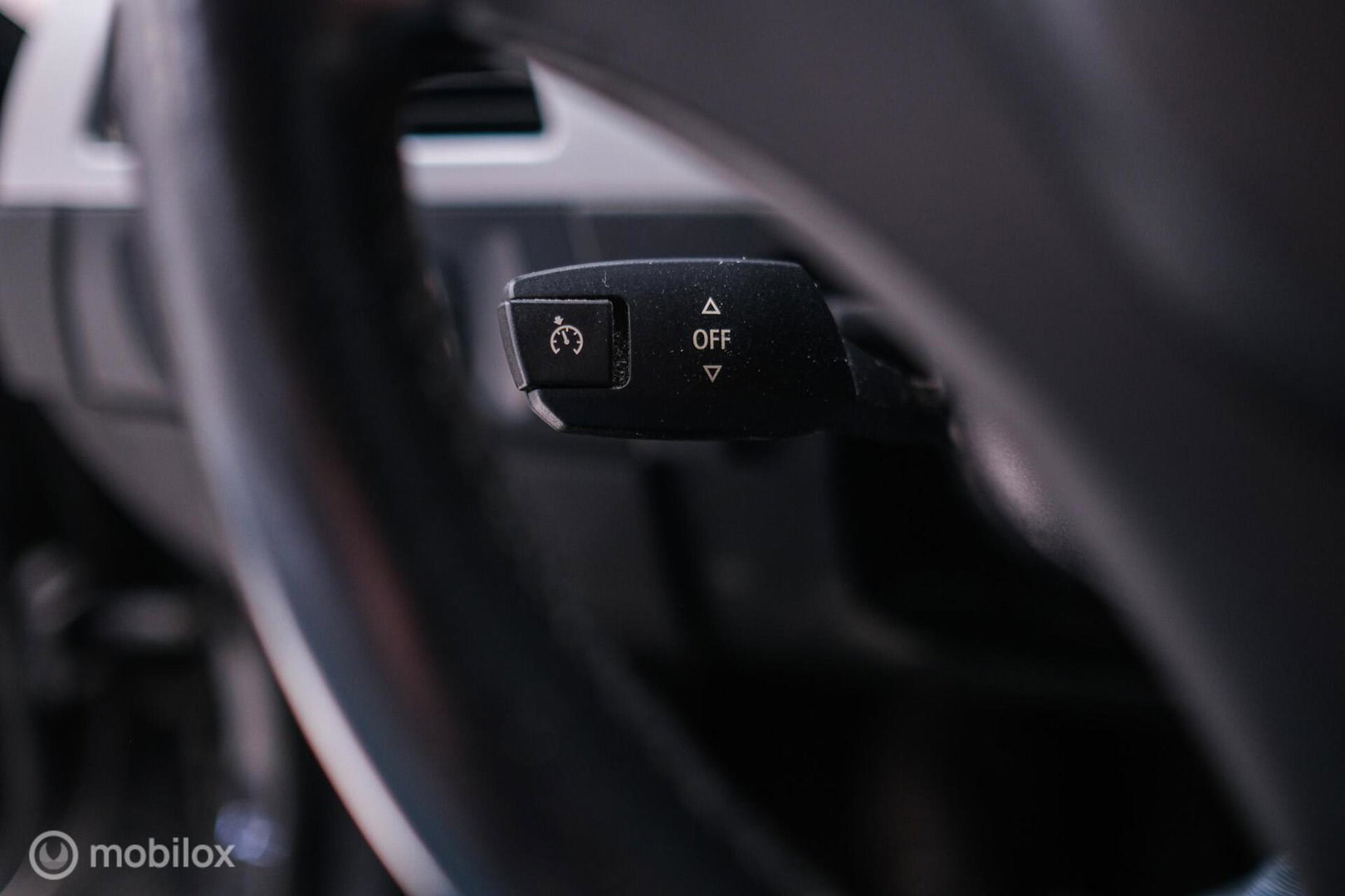 BMW 3-serie 330i Executive 258 pk | Xenon | Leder | Navigatie | Automaat | PDC | e90 | youngtimer |