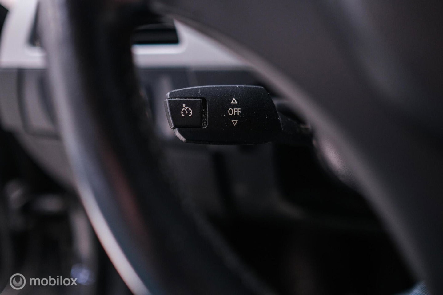 BMW 3-serie 330i Executive 258 pk | Xenon | Leder | Navigatie | Automaat | PDC | e90 | youngtimer |