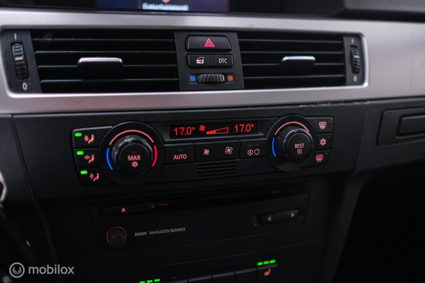 BMW 3-serie 330i Executive 258 pk | Xenon | Leder | Navigatie | Automaat | PDC | e90 | youngtimer |