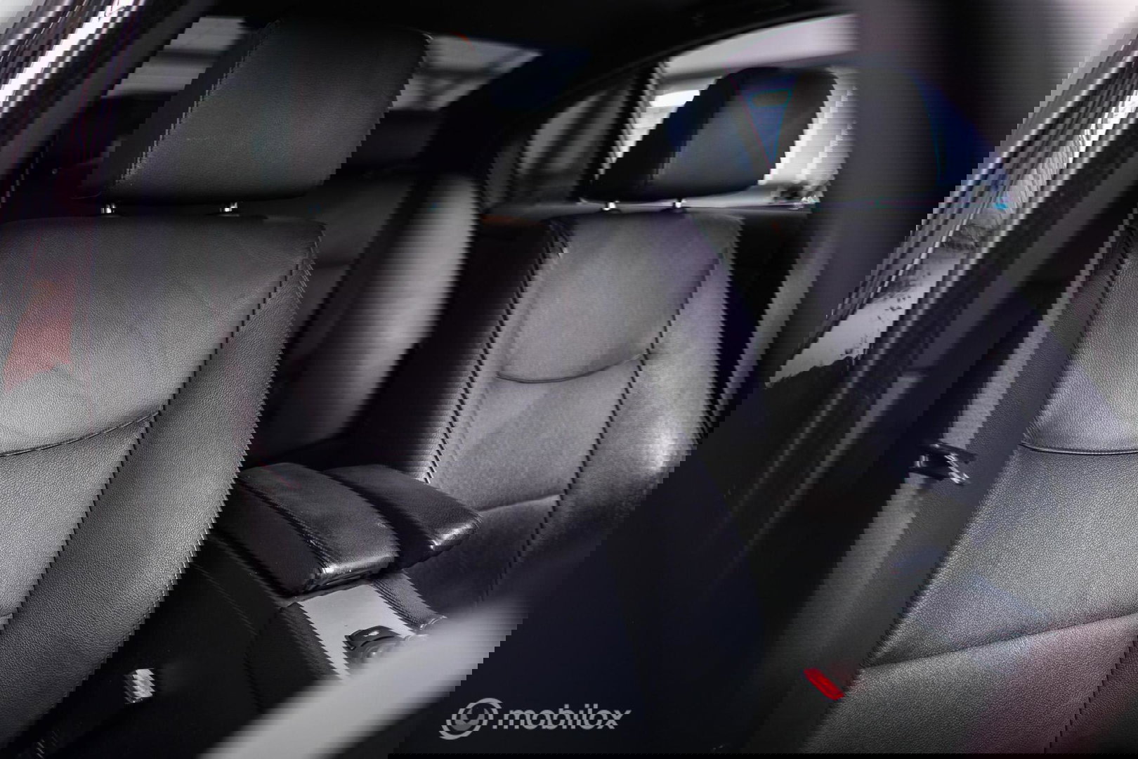 BMW 3-serie 330i Executive 258 pk | Xenon | Leder | Navigatie | Automaat | PDC | e90 | youngtimer |