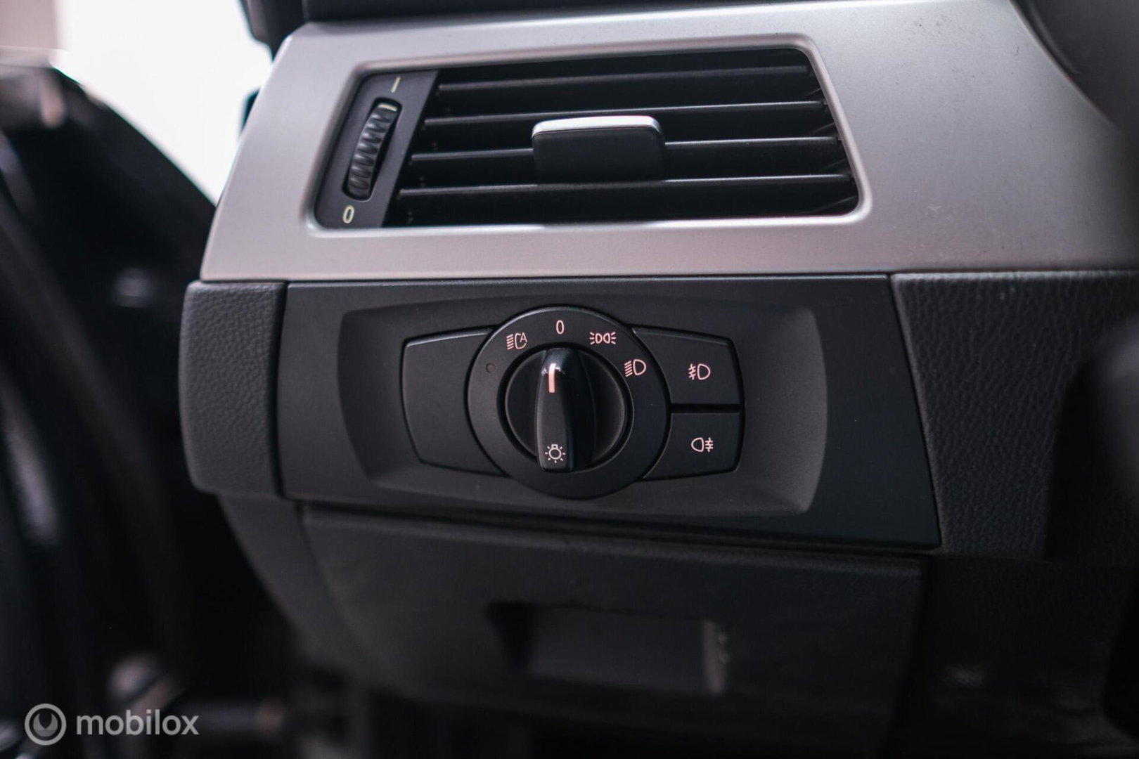 BMW 3-serie 330i Executive 258 pk | Xenon | Leder | Navigatie | Automaat | PDC | e90 | youngtimer |