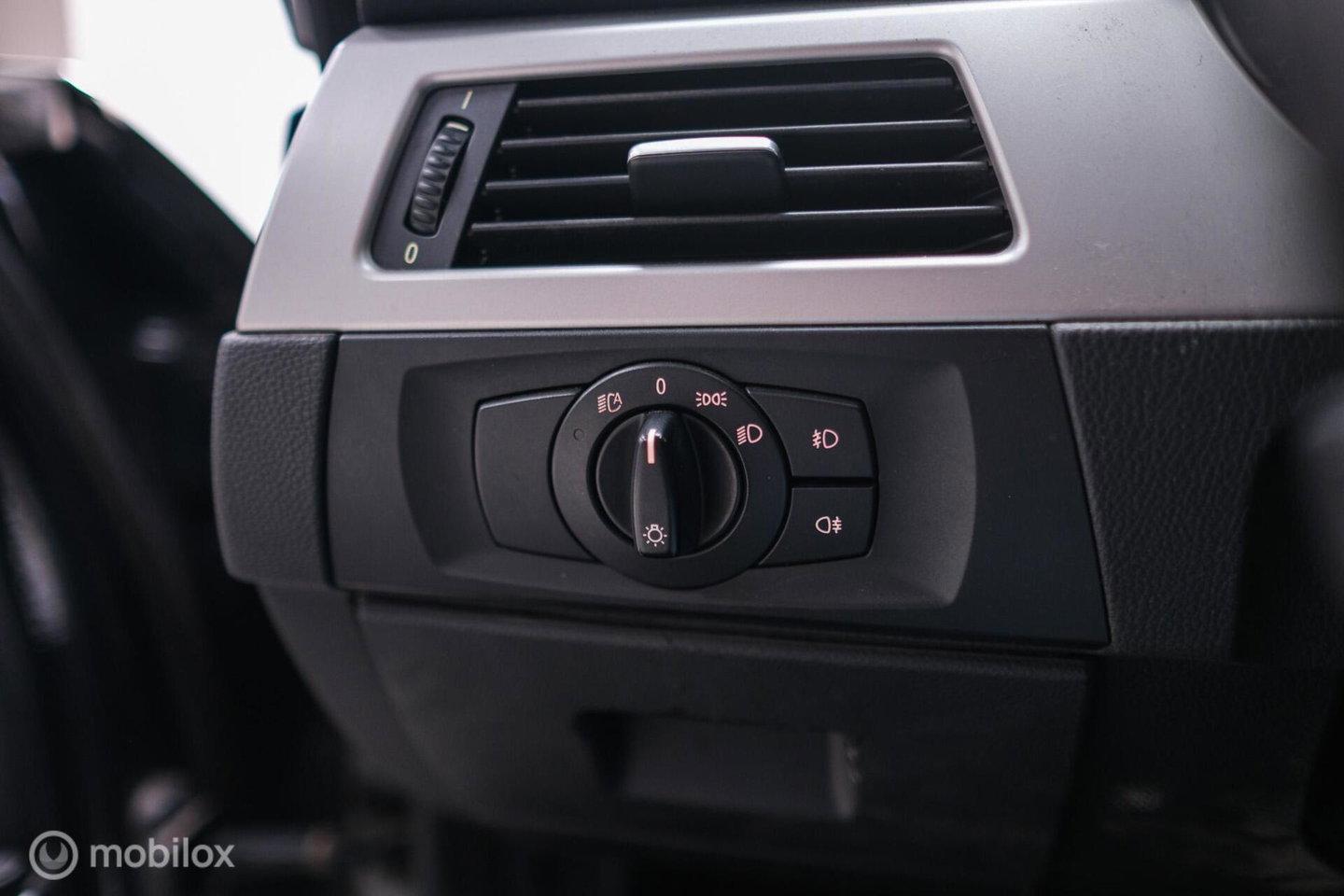 BMW 3-serie 330i Executive 258 pk | Xenon | Leder | Navigatie | Automaat | PDC | e90 | youngtimer |