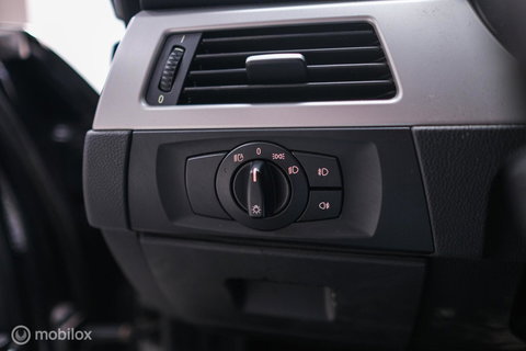 BMW 3-serie 330i Executive 258 pk | Xenon | Leder | Navigatie | Automaat | PDC | e90 | youngtimer |