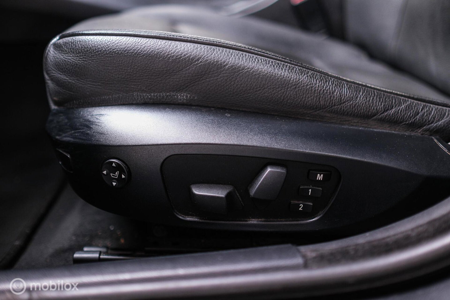 BMW 3-serie 330i Executive 258 pk | Xenon | Leder | Navigatie | Automaat | PDC | e90 | youngtimer |