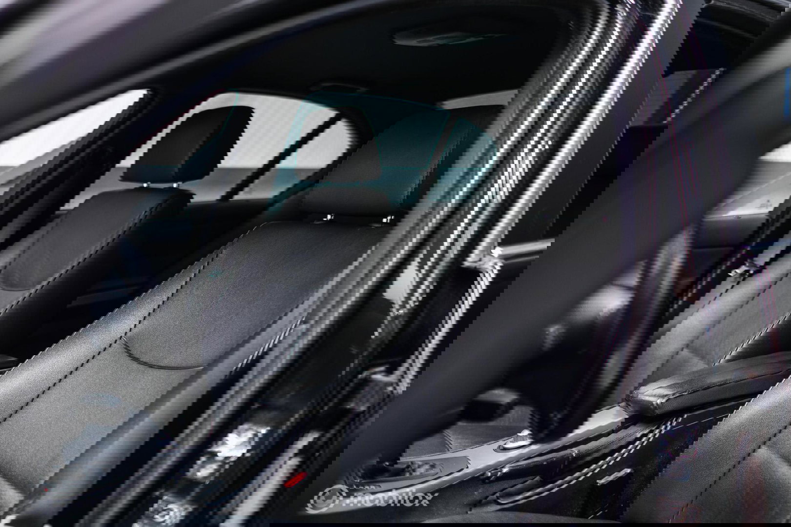 BMW 3-serie 330i Executive 258 pk | Xenon | Leder | Navigatie | Automaat | PDC | e90 | youngtimer |