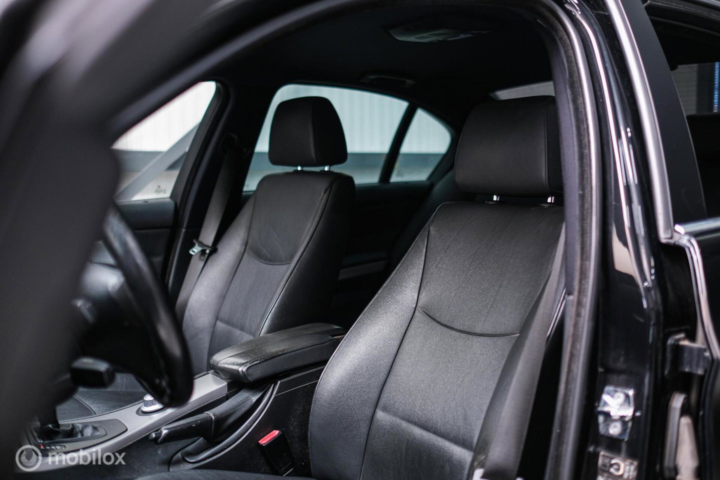 BMW 3-serie 330i Executive 258 pk | Xenon | Leder | Navigatie | Automaat | PDC | e90 | youngtimer |