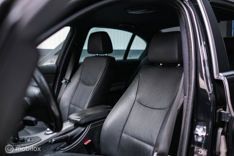 BMW 3-serie 330i Executive 258 pk | Xenon | Leder | Navigatie | Automaat | PDC | e90 | youngtimer |