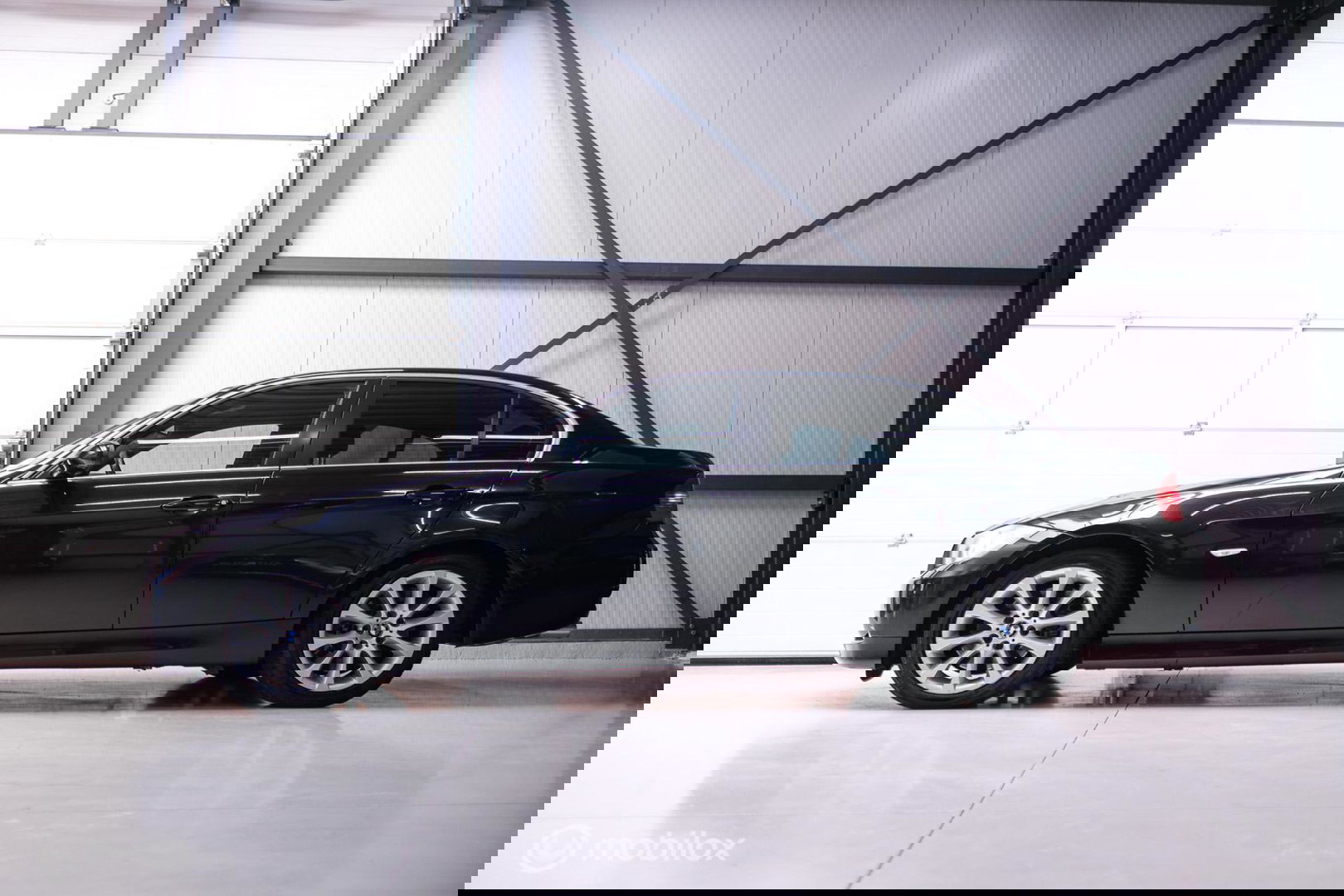 BMW 3-serie 330i Executive 258 pk | Xenon | Leder | Navigatie | Automaat | PDC | e90 | youngtimer |