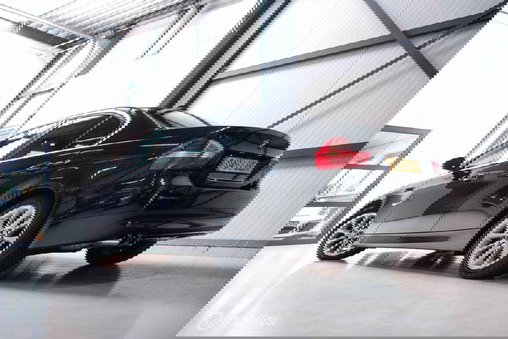 BMW 3-serie 330i Executive 258 pk | Xenon | Leder | Navigatie | Automaat | PDC | e90 | youngtimer |