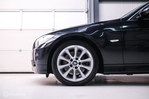 BMW 3-serie 330i Executive 258 pk | Xenon | Leder | Navigatie | Automaat | PDC | e90 | youngtimer |