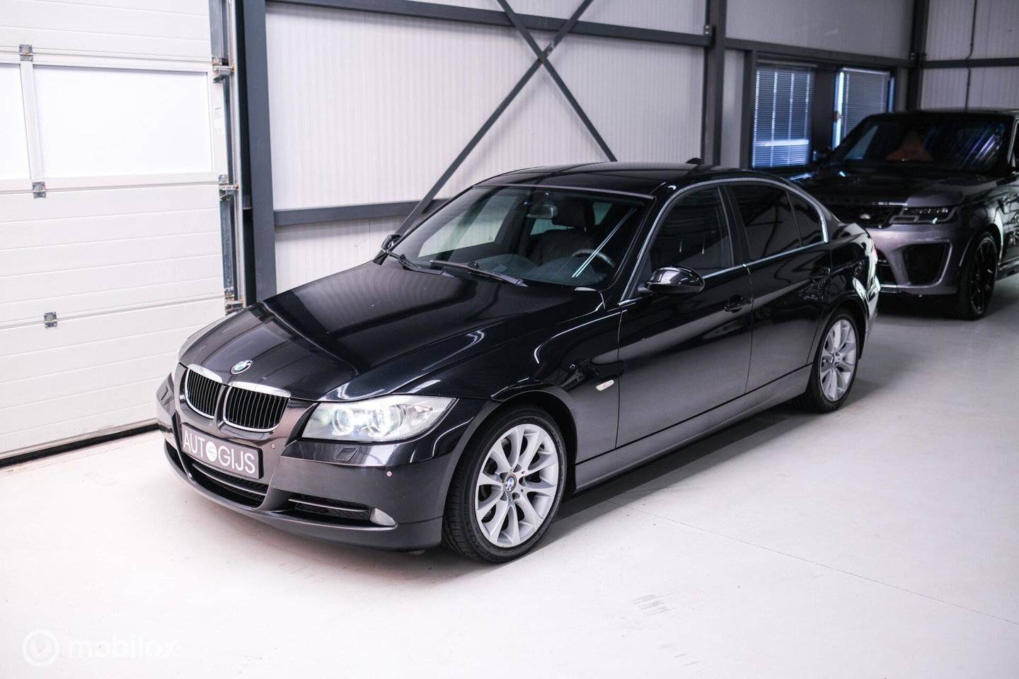 BMW 3-serie 330i Executive 258 pk | Xenon | Leder | Navigatie | Automaat | PDC | e90 | youngtimer |