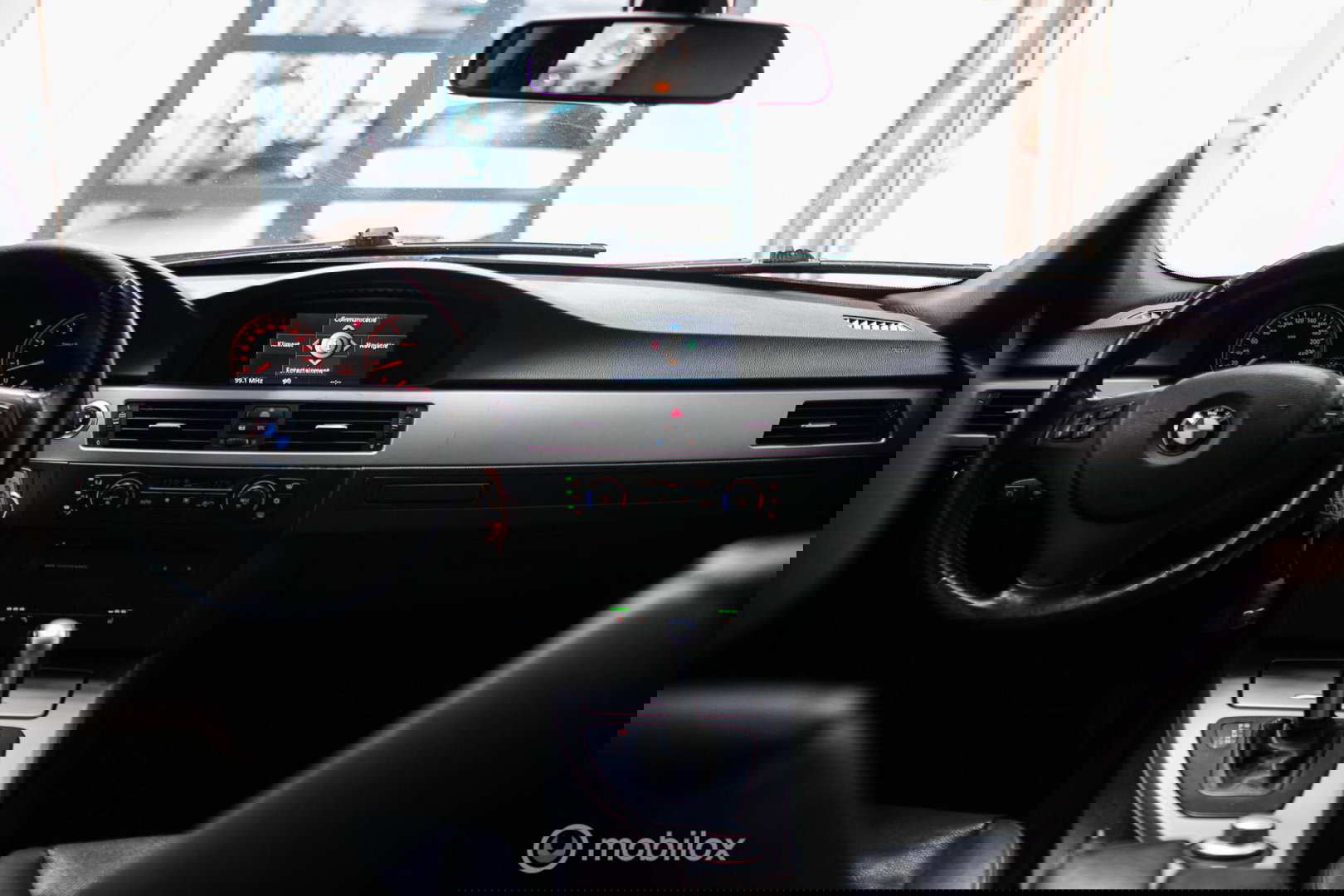 BMW 3-serie 330i Executive 258 pk | Xenon | Leder | Navigatie | Automaat | PDC | e90 | youngtimer |