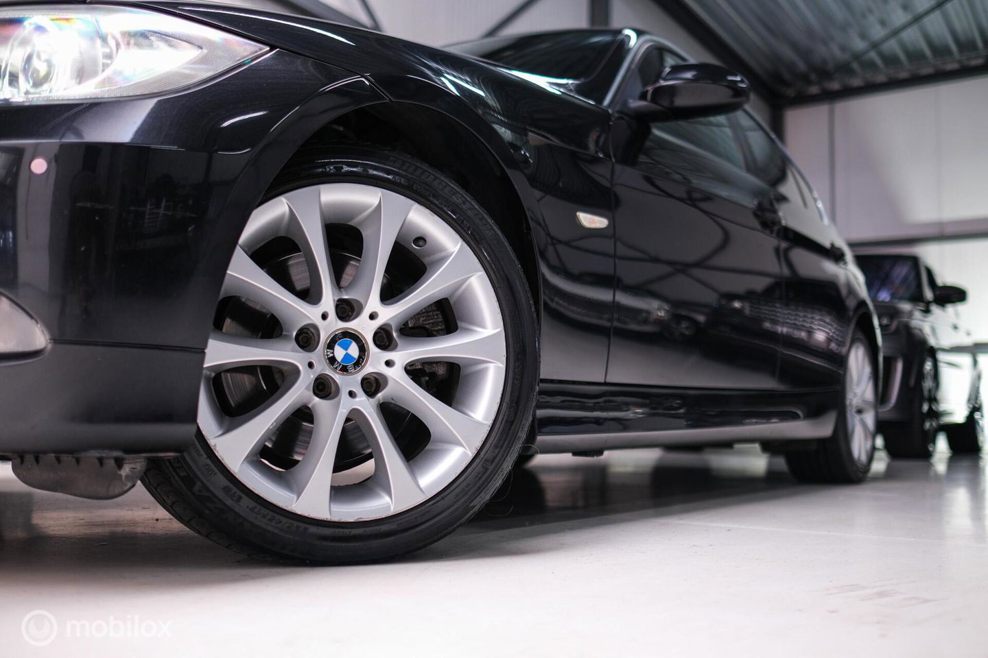 BMW 3-serie 330i Executive 258 pk | Xenon | Leder | Navigatie | Automaat | PDC | e90 | youngtimer |