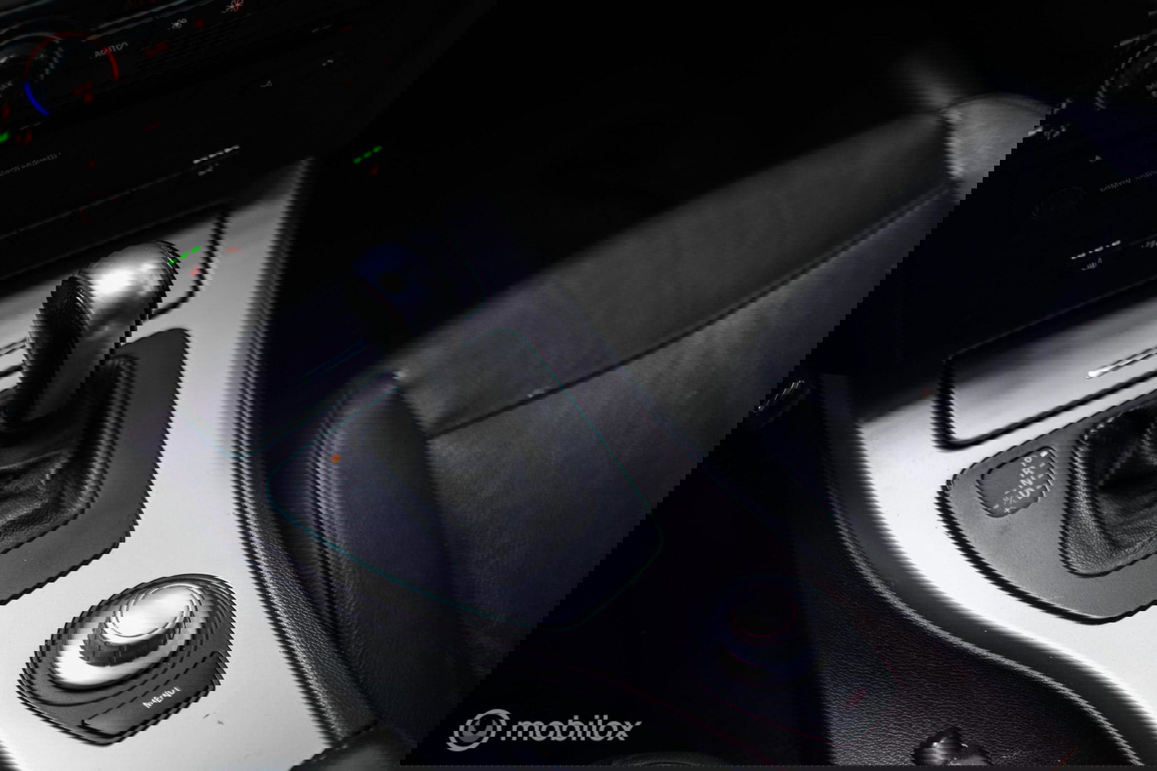 BMW 3-serie 330i Executive 258 pk | Xenon | Leder | Navigatie | Automaat | PDC | e90 | youngtimer |