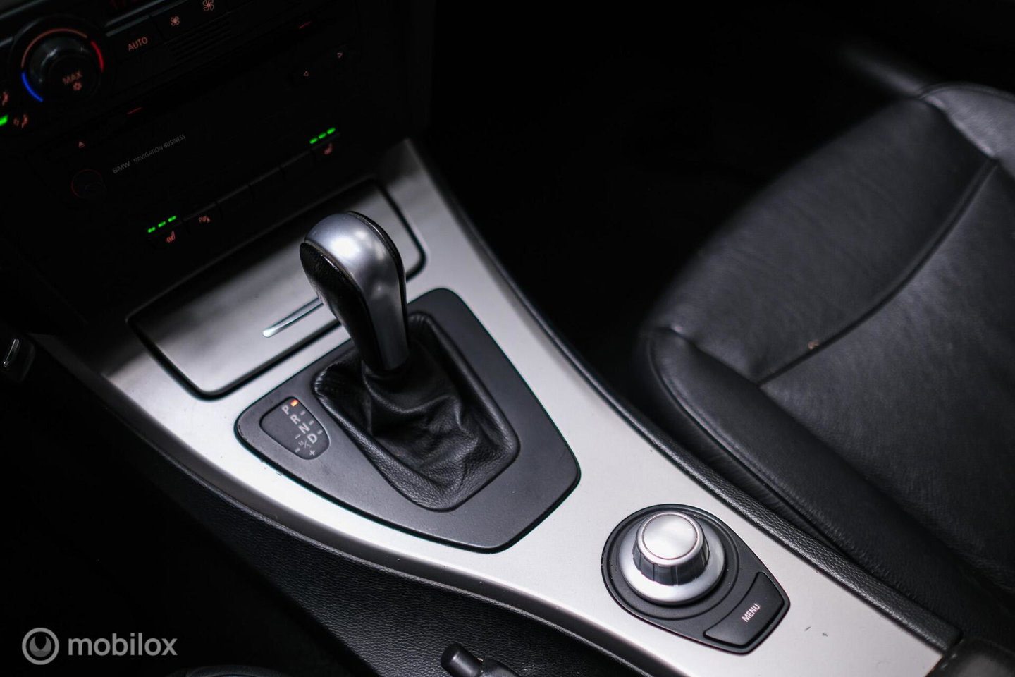 BMW 3-serie 330i Executive 258 pk | Xenon | Leder | Navigatie | Automaat | PDC | e90 | youngtimer |