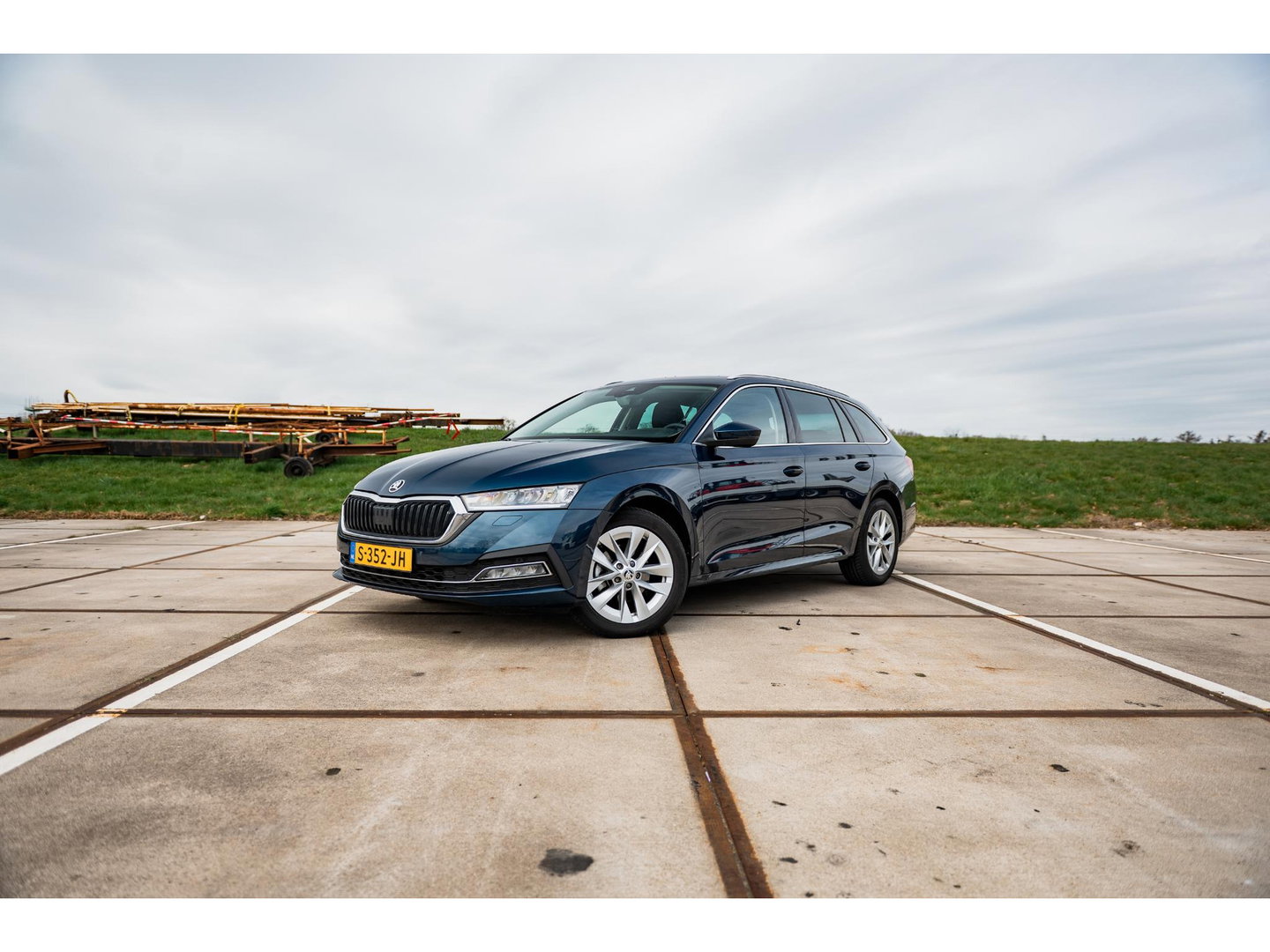 Škoda Octavia Combi 1.0 TSI Ambition | TREKHAAK | CAMERA | APPLE CAR PLAY | LED | CRUISE | DAB