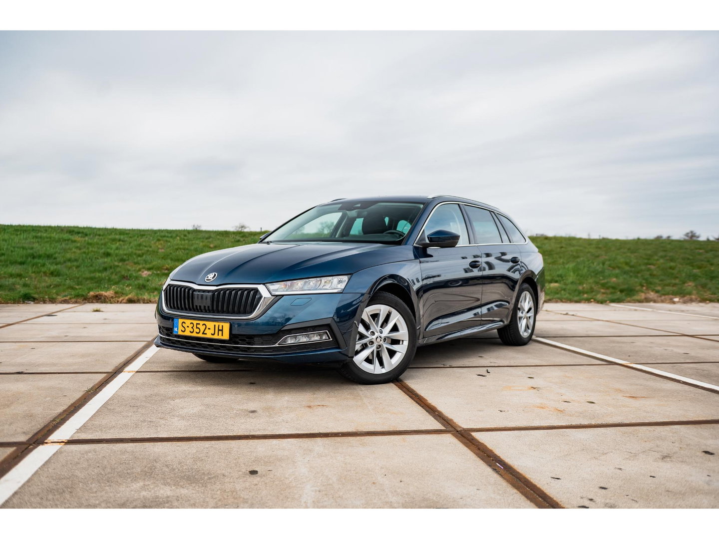 Škoda Octavia Combi 1.0 TSI Ambition | TREKHAAK | CAMERA | APPLE CAR PLAY | LED | CRUISE | DAB