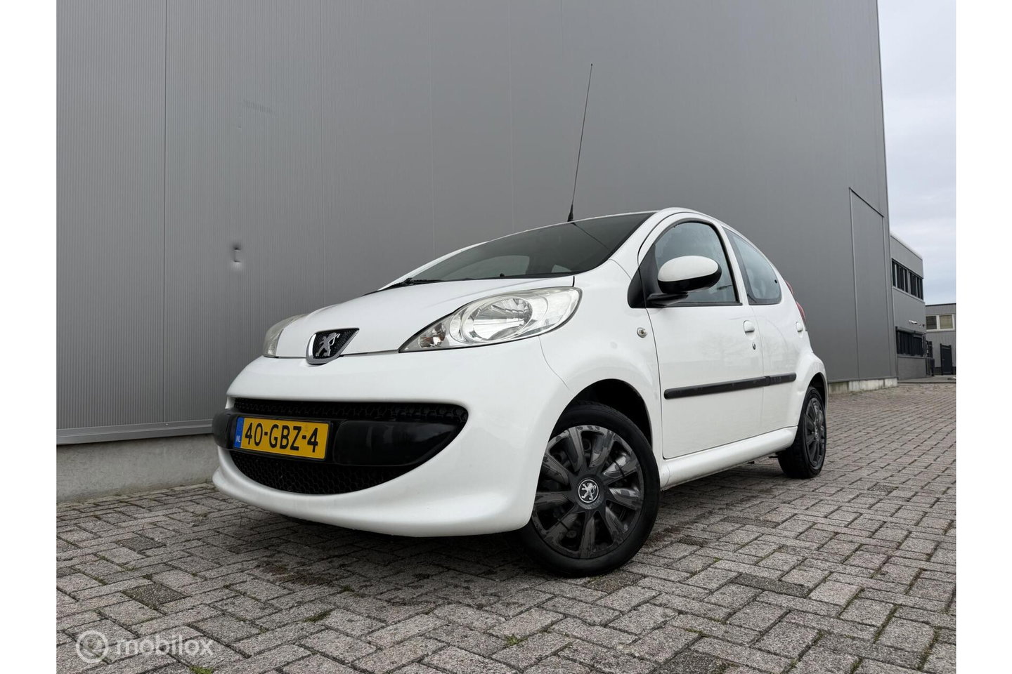 Peugeot 107 1.0-12V 5 deurs | nieuwe APK 2027 | Elek ramen | centrale vergrendeling | meeneemprijs |