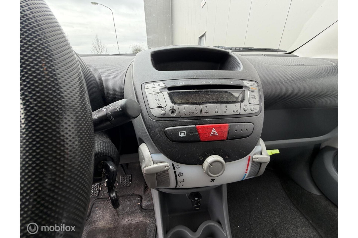 Peugeot 107 1.0-12V 5 deurs | nieuwe APK 2027 | Elek ramen | centrale vergrendeling | meeneemprijs |