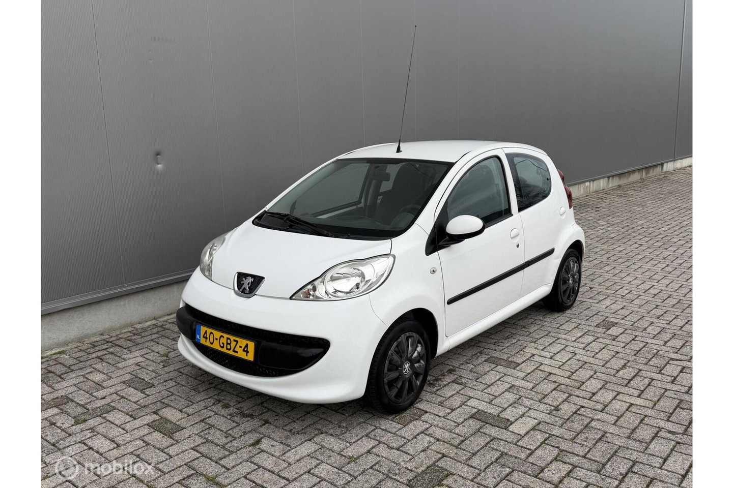 Peugeot 107 1.0-12V 5 deurs | nieuwe APK 2027 | Elek ramen | centrale vergrendeling | meeneemprijs |
