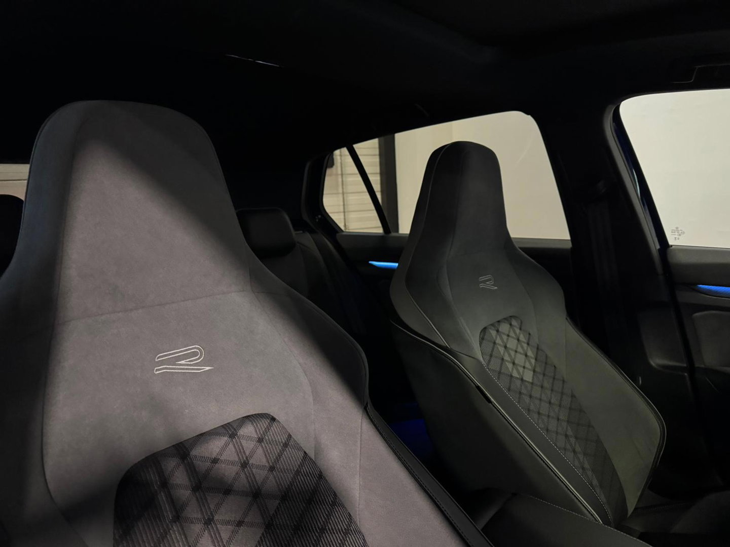 Volkswagen Golf 2.0 TSI R-Line Business PANO KEYLESS CAM