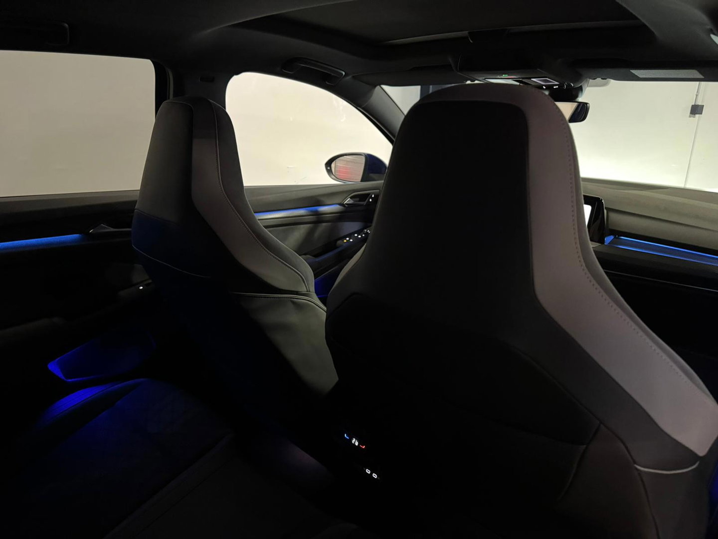 Volkswagen Golf 2.0 TSI R-Line Business PANO KEYLESS CAM