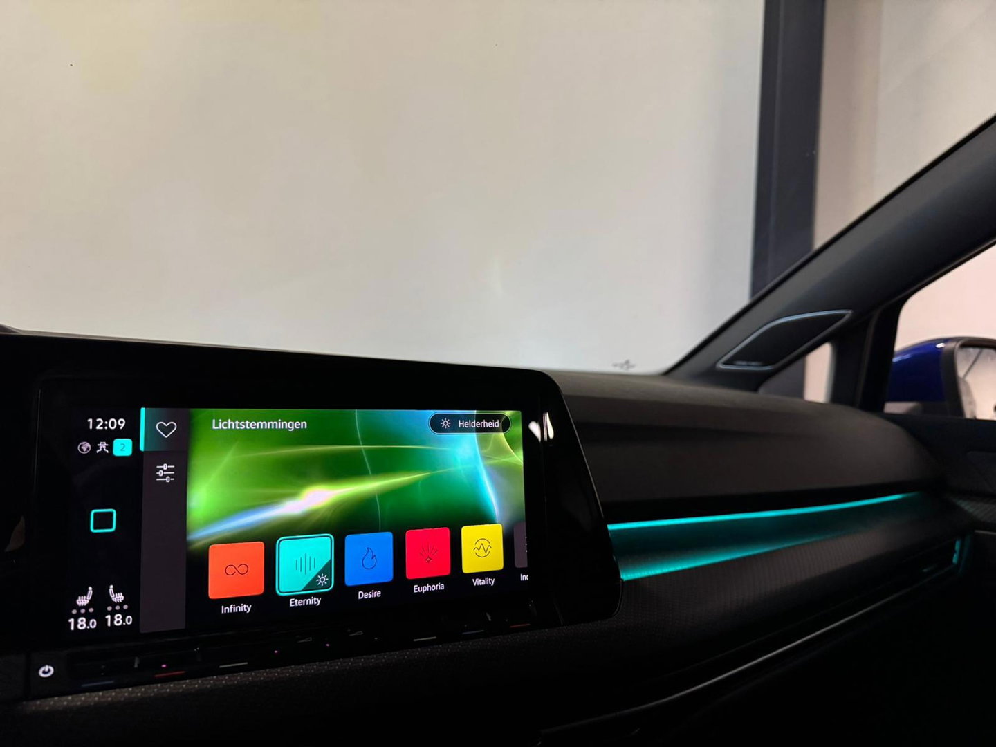 Volkswagen Golf 2.0 TSI R-Line Business PANO KEYLESS CAM