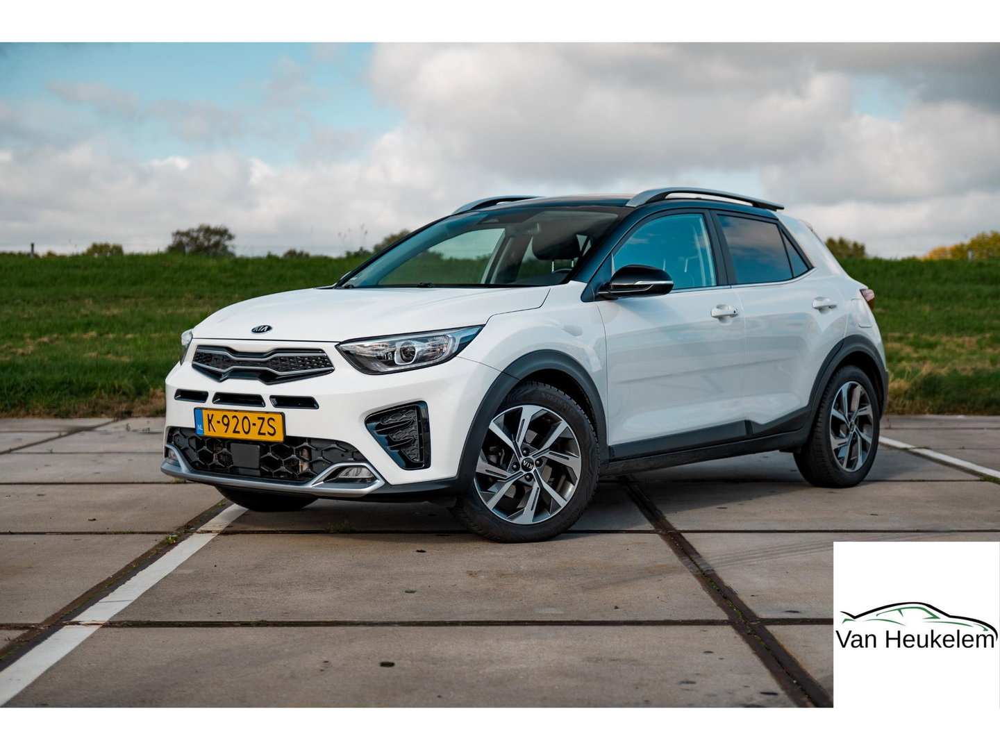 Kia Stonic 1.0 T-GDi 120PK MHEV GT-Line | TREKHAAK | CAMERA | DAB | NAVI | ALL SEASON BANDEN