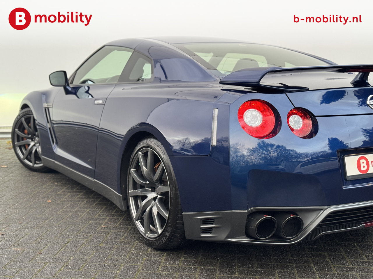 Nissan GT-R