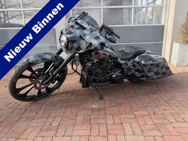 Harley-Davidson Street Glide - 114 FLHXS Special 30 inch extreme bagger Uniek geen tweede van !!
