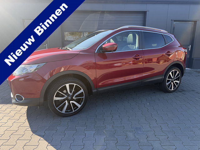 Nissan QASHQAI - 1.2 Connect Edition Automaat,360 camera,Trekhaak,Panodak,Pdc Hoge Zit Bj 2015 Km 121.000 Nap 2e eigenaar !!