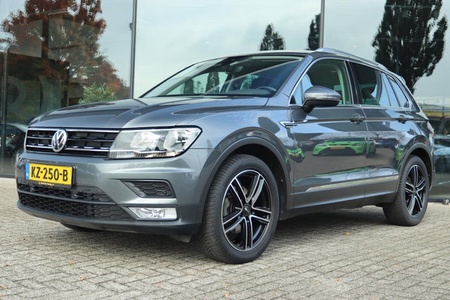 Volkswagen Tiguan - 1.4 TSI CONNECTED SERIES | TREKHAAK | CARPLAY | CRUISE | CLIMATE | PRIVACY | PDC