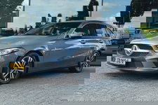 Mercedes-Benz A-Klasse - 180 PREMIUM AUT. | BURMESTER | LEDER | WIDESCREEN | TREKHAAK | LED | AMBIENT | MEMORY | KEY-LESS |