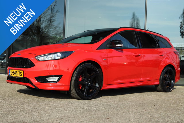 Ford Focus - WAGON 1.5 150PK RED EDITION ST-LINE | CARPLAY | PDC | PRIVACY | SPORTUITLAAT