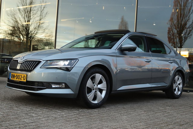 Škoda Superb - 1.6 TDI AMBITION BUSINESS | PANO | CARPLAY | XENON | TREKHAAK | CRUISE | PDC |