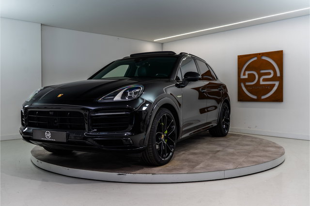 Porsche Cayenne - 3.0 E-Hybrid 462PK | Sport Design | Pano | 22'' | Luchtvering | Bose | Garantie