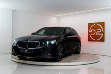 BMW 5 Serie - Touring 530e High Executive M Sport 300PK | Pano | H/K | Sfeer | Driving Ass. Pro | Fabrieksgarantie