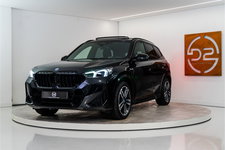 BMW X1 - xDrive30e M-Sport 326PK | Pano | Harman/Kardon | HUD | Sfeer | Keyless | Massage VOL! 12 MND Garantie