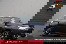 Mitsubishi Outlander - 2.0 PHEV 4WD Instyle X-Line/Sunroof/Trekh./Leder/Cruise/18"
