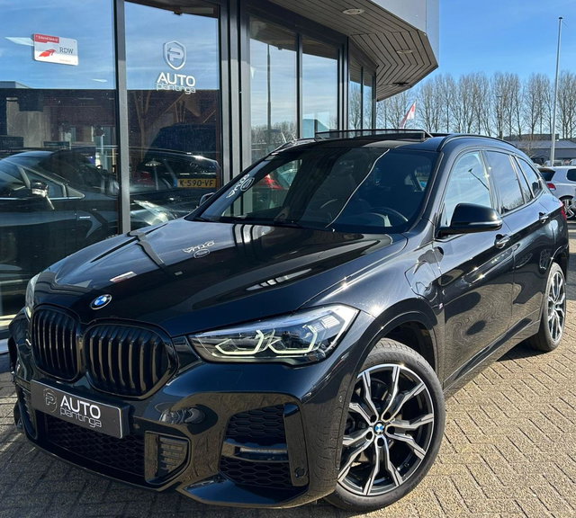 BMW X1 - xDrive25e | PANO | 19" | HUD | H&K | 1ste Eigenaar | LED | FULL OPTION! | Dealer Onderhouden!