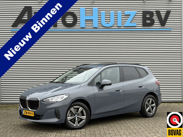 BMW 2 Serie - Active Tourer 218i Trekhaak Panoramadak Stuurwielverwarming Stoelverwarming LED Achteruitrijcamera Keyless Entry Carplay
