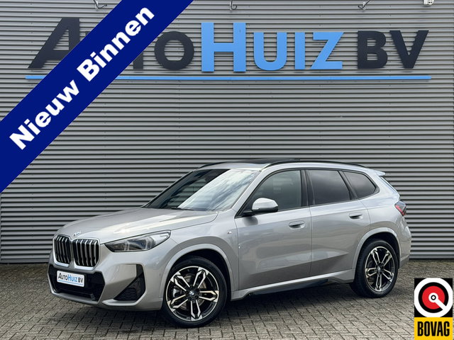 BMW X1 - sDrive20i M Sport Premium Pakket Panoramadak Trekhaak Achteruitrijcamera Stoelverwarming Keyless Entry Carplay