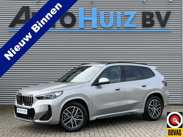 BMW X1 - sDrive20i M Sport Premium Pakket Panoramadak Trekhaak Achteruitrijcamera Stoelverwarming Keyless Entry Carplay