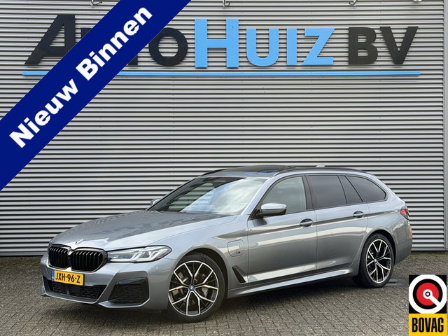 BMW 5 Serie - Touring 530e xDrive M Sport Trekhaak Panoramadak Head-Up Display Leder Dynamic Damping Control Driving Assistant Professional Parkeerassistent-pakket Plus Laser