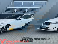 Volvo V40 - 2.0 D2 R-Design Automaat | Panorama | Leder/Alcantara | LED | Camera | Navigatie | Cruise