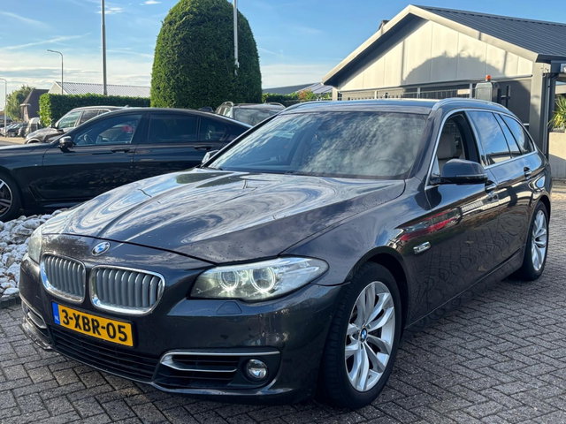 BMW 5 Serie - Touring 550I V8 High Executive 2014 Facelift DVD